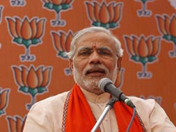 नरेंद्र मोदी के पास 1 करोड़ रू. से अधिक की संपत्ति