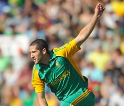 Tailenders Parnell, Theron give S Africa victory