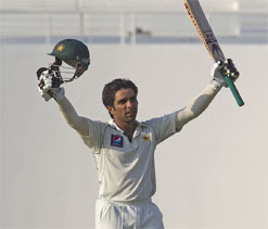 Centurion Umar puts Pakistan in control
