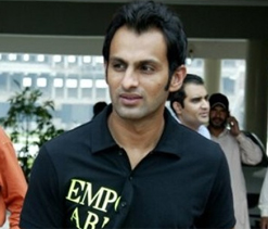 Akhtar`s remarks on Indian batting icons in bad taste: Shoaib Malik
