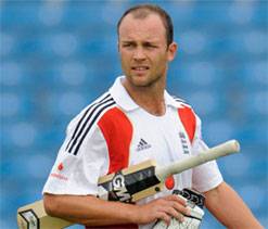 Flower defends Trott’s role in one-day side