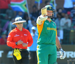 South Africa beat Australia to level series