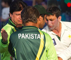 Pakistan team continues to face criticism