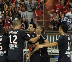 PSG beat Lyon to claim lead, Lille win