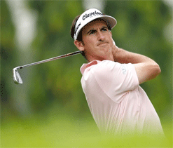 Fernandez-Castano leads rain-reduced Singapore Open
