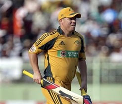 Warner to replace injured Marsh in 2nd Test