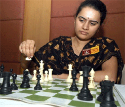 Humpy eyes positive result in 3rd game of World C`ship
