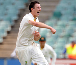 Aussie hopes soar as South Africa collapse for 266