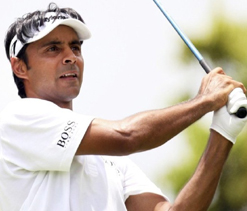 Randhawa shows signs of form, Chopra stays in lead