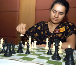 Humpy under pressure in World Championship