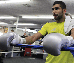 Amir Khan awarded British boxer of year
