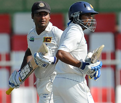 Sangakkara, Dilshan lift Sri Lanka in third Test