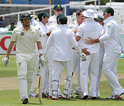 Clarke century thwarts Steyn as Australia reach 214/8 on Day 1