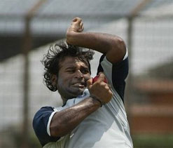 Powar`s five for gives first innings lead to Mumbai