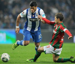 FC Porto beats 10-man Maritimo 2-0 in Portugal