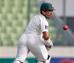 Umar steadies Pakistan in Bangladesh Test