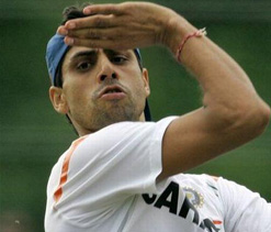 Nehra, Awana skittle out Baroda as Delhi get six points