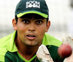 Akmal seeks PCB clearance to play in Bangladesh