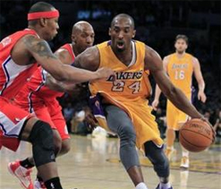 Lakers` Kobe Bryant hurts wrist, questionable for opener