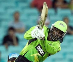 Gayle smashes Sydney to their second win in Big Bash