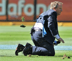 Healy gets a mouthful of MCG turf