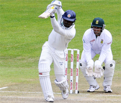 Sri Lanka stutter on rain-affected third day
