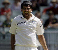 Jones likes Zaheer, deplores Indian batting