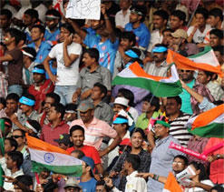 Four injured as wire mesh falls during 3rd ODI at Motera