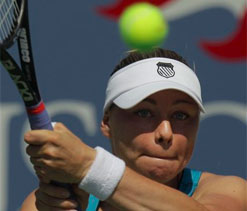 Zvonareva struggles once again but advances at U.S. Open