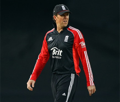 Graeme Swann to carry on as England Twenty20 captain