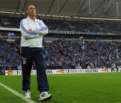 Schalke`s Stevens starts well, PSG lose
