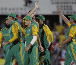 Resurgent S. Africa gnawing at Australia`s ODI top ranking