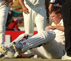Warner suffering dizzy spells but fit to play Adelaide Test