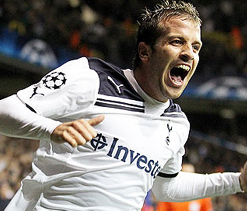 Van der Vaart lifts Spurs, Everton through