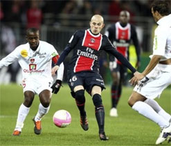 PSG edges Brest 1-0 to stay top of French league