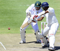 Samaraweera, Mathews hold up South Africa