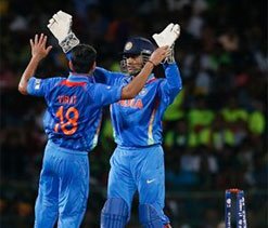 Dhoni lavishes praise on Kohli and bowlers for win against Pak
