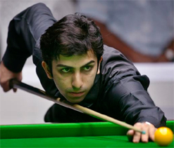 Clash in dates forces Advani to pick World Billiards Championship