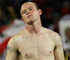 Wayne Rooney losing hair just 18 months after transplant