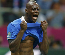 Italy 3-1 Denmark: Balotelli seals win for 10-man Azzurri