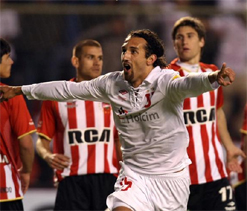 Argentine striker Barcos leads Palmeiras` survival fight