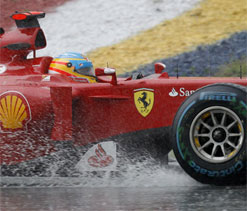 Ferrari`s show of solidarity for Italian sailors held in India