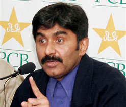 Javed Miandad threatens legal action against Sarfaraz