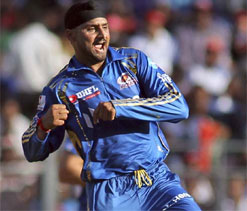 Mumbai Indians retain captain Harbhajan Singh