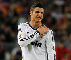 Ronaldo sprains his shoulder in draw at Barcelona