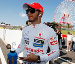 ‘Embarrassed’ Hamilton apologises after wrongly accusing Button of disrespecting him