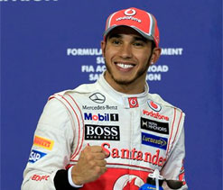 Lewis Hamilton practicing for US Grand Prix on ‘Play Station’