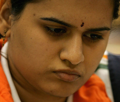 Humpy crashes out of World women championship