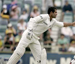 Hundreds by Irfan Pathan, Waghmode lift Baroda to 308/4