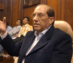 Kaushik demands Malhotra`s resignation
